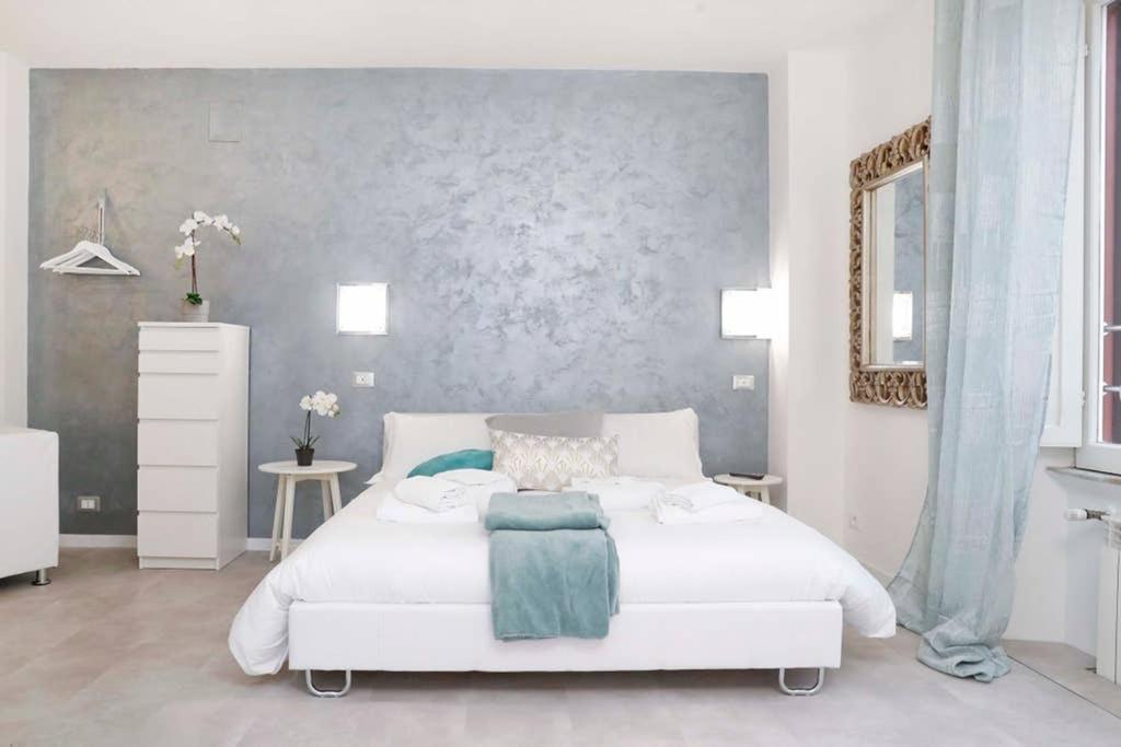 White Panoramic Jacuzzi Suite Trastevere - Top Collection ローマ エクステリア 写真